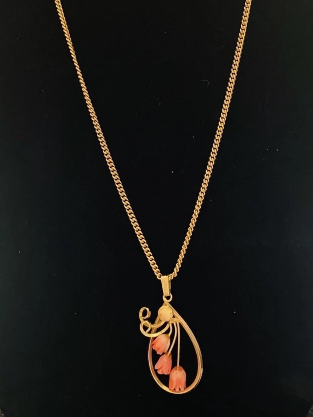 Vintage Salmon Coral Tulip Flower Pendant Necklace Raindrop Gold Toned Chain